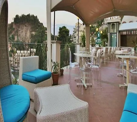 Baia Azzurra Ξενοδοχείο 4*