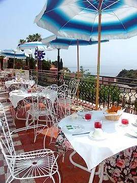 Ξενοδοχείο Baia Azzurra 4*