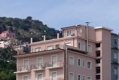Ξενοδοχείο Baia Azzurra 4*